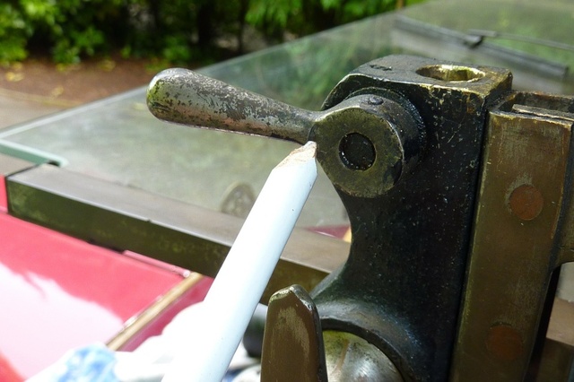 Serrure de capot chez une cabriolet 5HP de 1924 ? 14036054