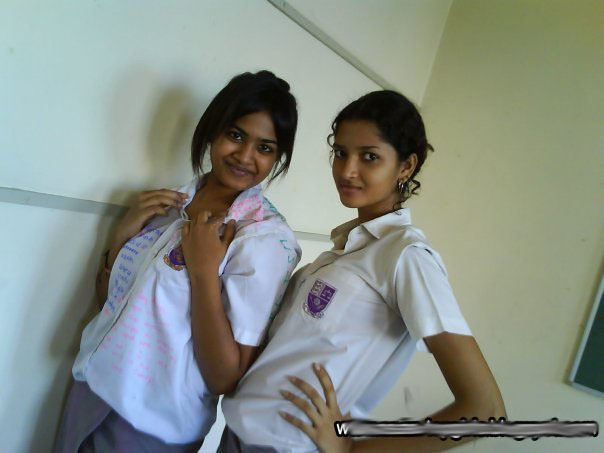 Two sri lankan girls scissoring photos