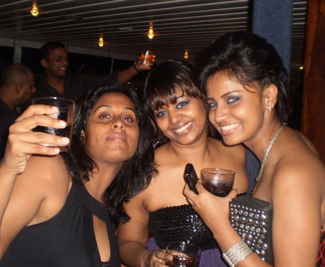 Two sri lankan girls scissoring photos