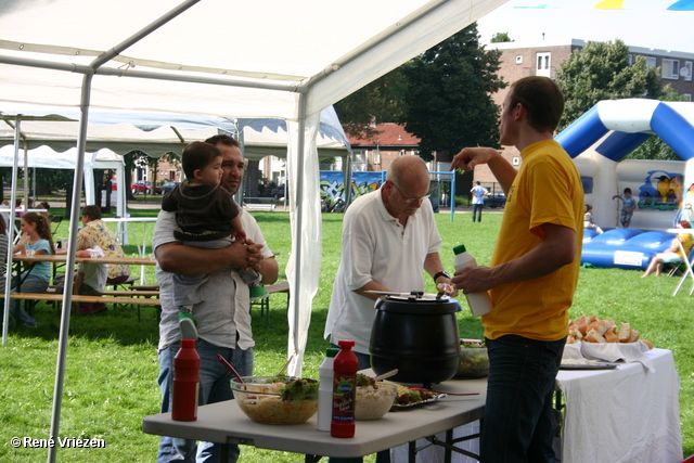 Â© RenÃ© Vriezen 2008-08-31 #0047 BBQ Bewoners Roompotstraat Presikhaaf 2 zo 31 augustus 2008