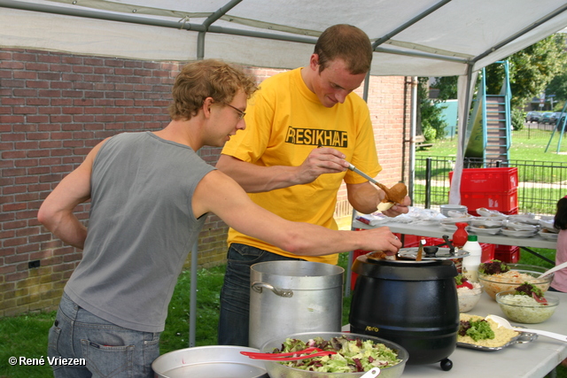 Â© RenÃ© Vriezen 2008-08-31 #0053 BBQ Bewoners Roompotstraat Presikhaaf 2 zo 31 augustus 2008