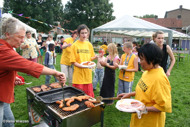 Â© RenÃ© Vriezen 2008-08-31 #0119 BBQ Bewoners Roompotstraat Presikhaaf 2 zo 31 augustus 2008