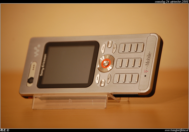 DSC 8149-border Sony Ericson W880i -silver-