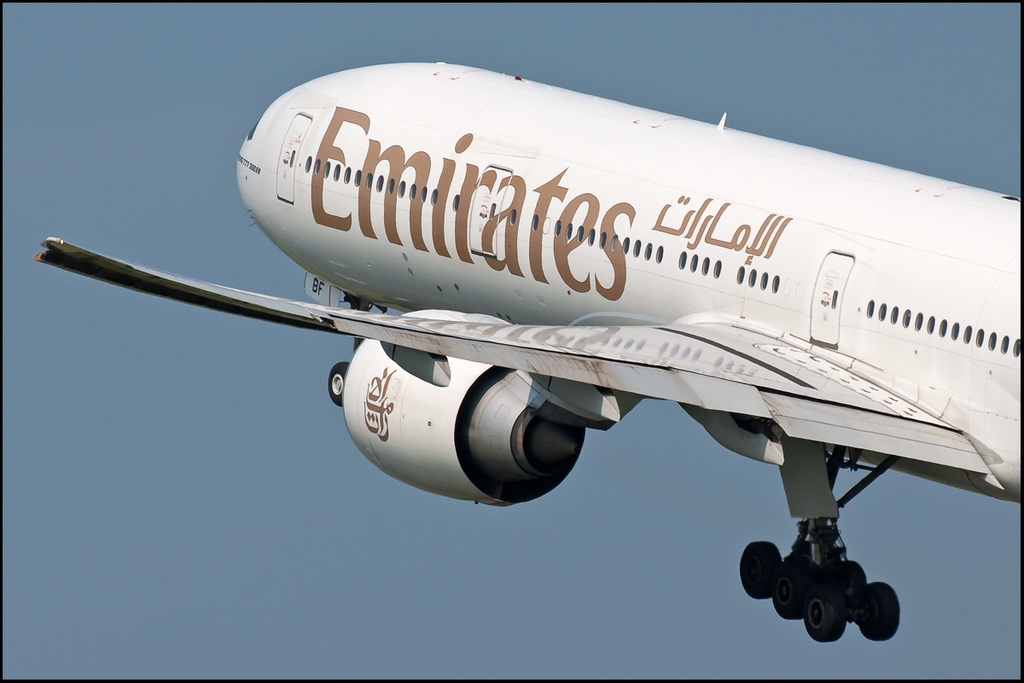 Emirates Boeing 777-31H(ER) A6-EBF 20120519 EHAM-9 - 