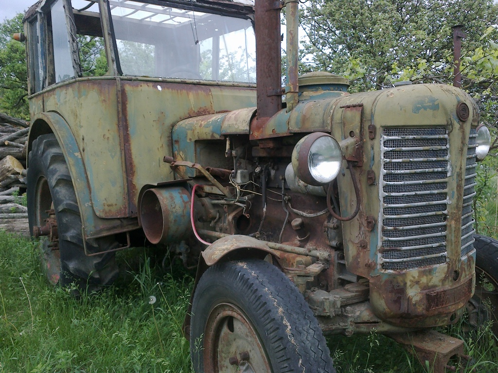 ZetorSuper 35 01 - tractor real