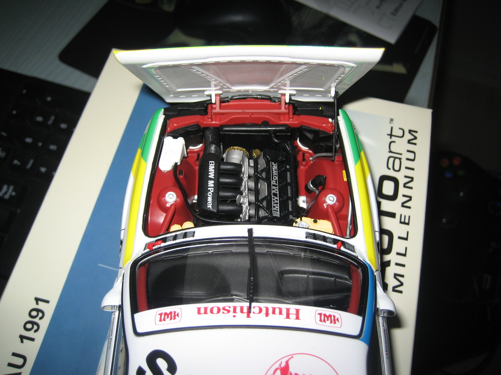 autoart-bmw m3 e30 watsons 003 - 