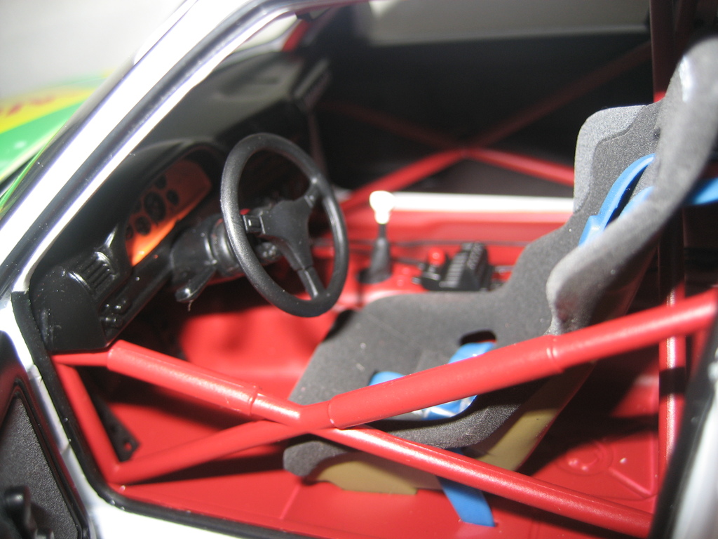 autoart-bmw m3 e30 watsons 003 - 