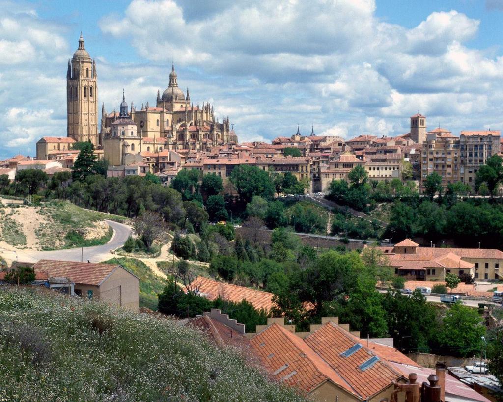 1.Segovia - 