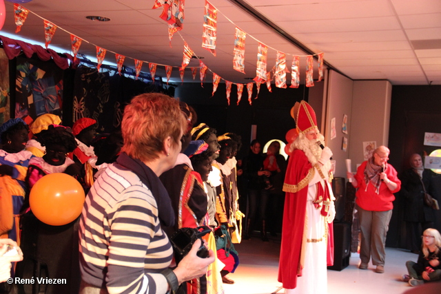 R.Th.B.Vriezen 2012 11 24 9689 Sinterklaas en Pieten Kinderfeest Presikhaaf-west zaterdag 24 november 2012