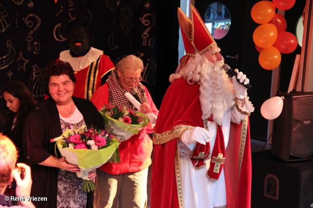 R.Th.B.Vriezen 2012 11 24 9736 Sinterklaas en Pieten Kinderfeest Presikhaaf-west zaterdag 24 november 2012