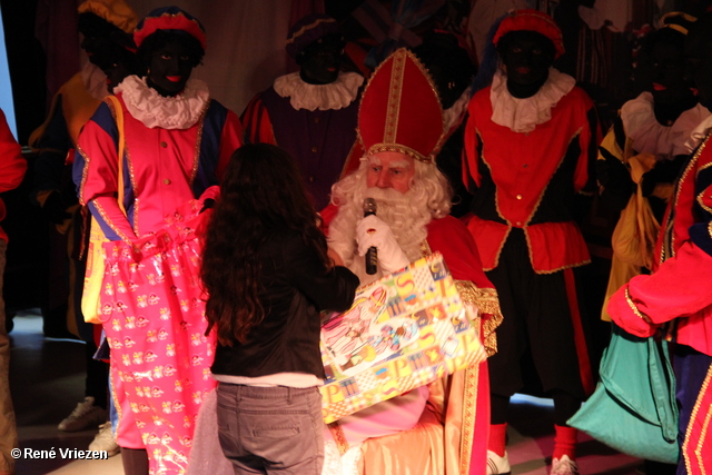 R.Th.B.Vriezen 2012 11 24 9757 Sinterklaas en Pieten Kinderfeest Presikhaaf-west zaterdag 24 november 2012