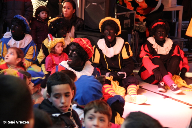 R.Th.B.Vriezen 2012 11 24 9759 Sinterklaas en Pieten Kinderfeest Presikhaaf-west zaterdag 24 november 2012