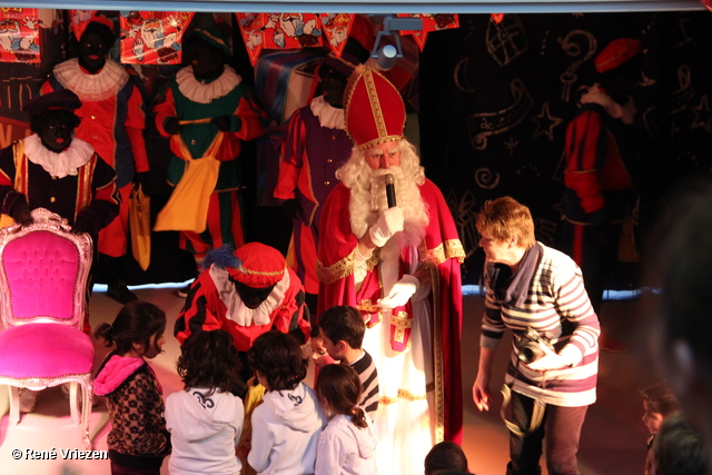 R.Th.B.Vriezen 2012 11 24 9785 Sinterklaas en Pieten Kinderfeest Presikhaaf-west zaterdag 24 november 2012