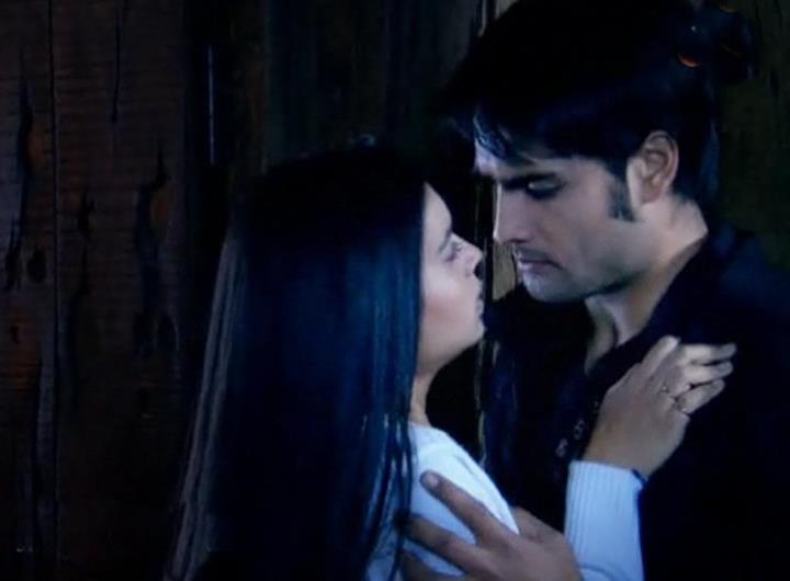 246743 415496381843197 977759363 n - 