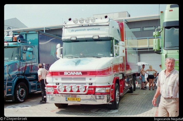 BJ-VR-87 Scania 144G 460 De Gezonde Apotheek-Borde truckstar