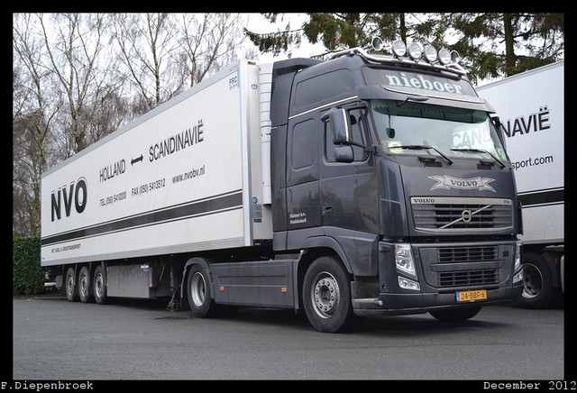 24-BBF-6 Volvo FH Nieboer Transport-BorderMaker 1e kerstdag