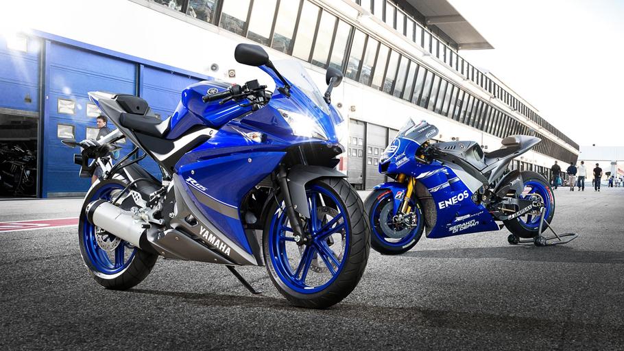 2013-Yamaha-YZF-R125-EU-Race-Blu-Static-001 - 