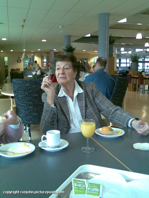 Ma 87 jaar 2008 2 R.I.P. Moeder 14-11-1921 * 31-12-2012