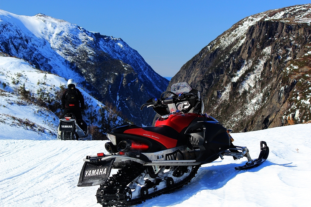 056  222 - 2011 Apex