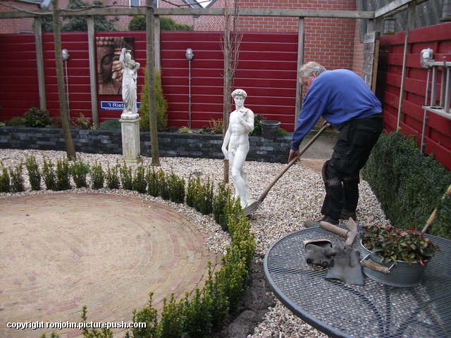 Tuin - Haag rond 't Rietplein 08-03-13 (22) Garden construction of 't Riet-square 06-02-13