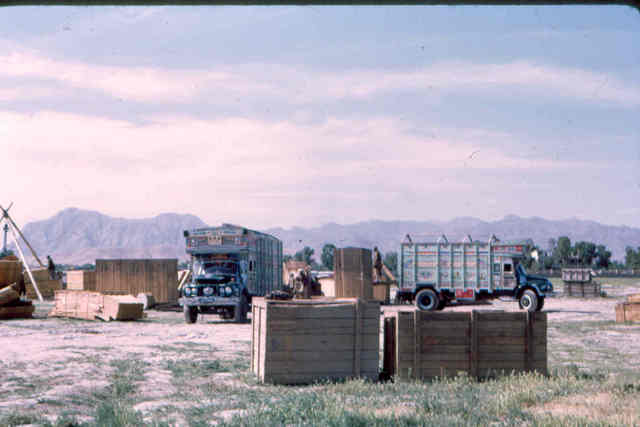 kabul vliegveld Afghanstan 1971, on the road