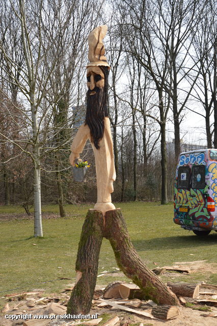 DSC 0262 Kunstproject houtsnijwerk park Presikhaaf 2013