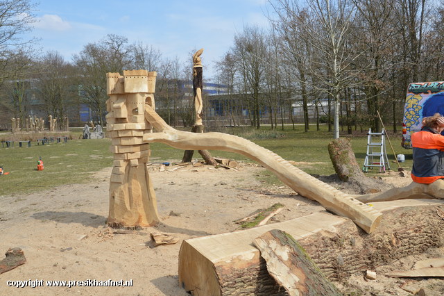 DSC 0263 Kunstproject houtsnijwerk park Presikhaaf 2013