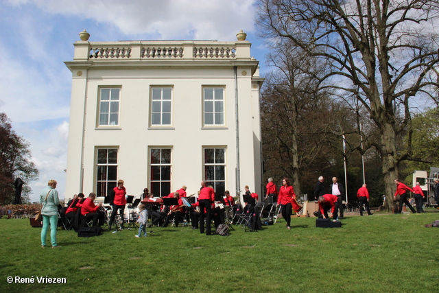 R.Th.B.Vriezen 2013 04 30 1607 Arnhems Fanfare Orkest Koning-inne-dag WitteVilla Sonsbeek dinsdag 30 april 2013