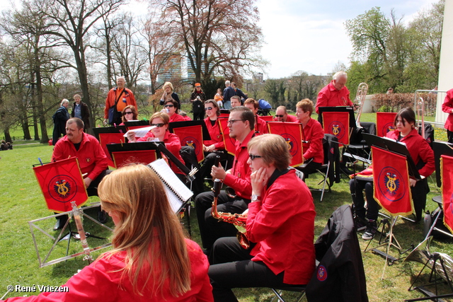 R.Th.B.Vriezen 2013 04 30 1631 Arnhems Fanfare Orkest Koning-inne-dag WitteVilla Sonsbeek dinsdag 30 april 2013