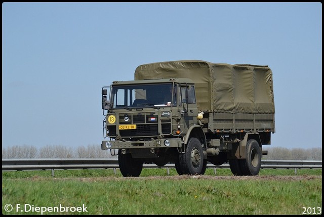 03-KL-18 DAF Leger-BorderMaker Rijdende auto's