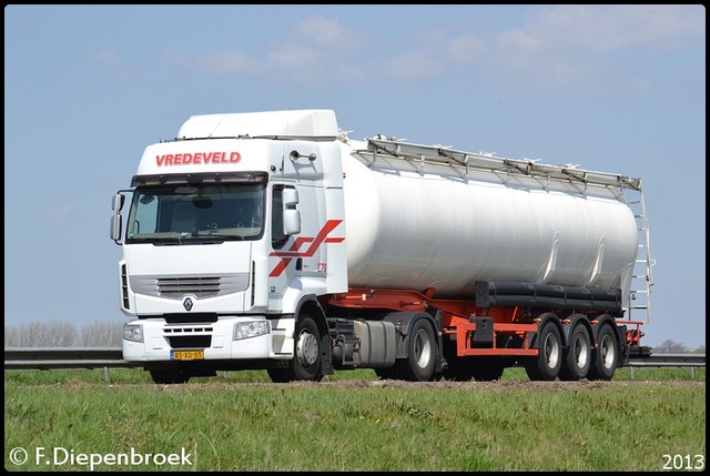 BS-XD-85 Renault Premium Vredeveld-BorderMaker Rijdende auto's