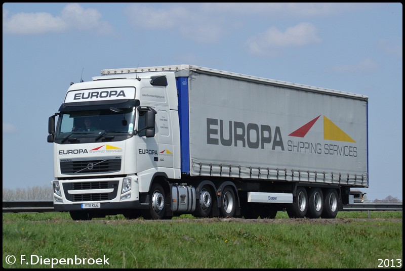 YTII KLE Volvo FH Europa Shipping Services-BorderM - Rijdende auto's