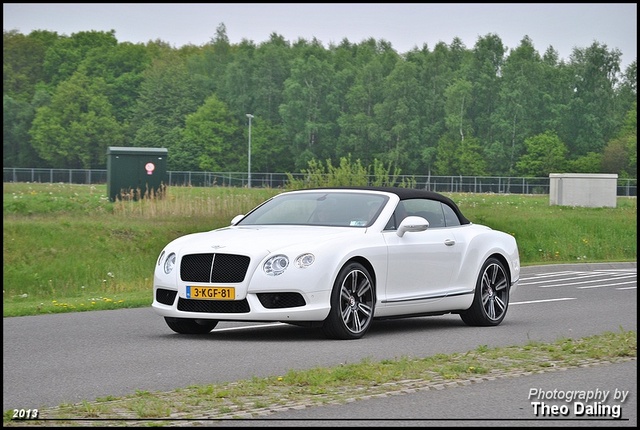 Bentley Continental GTC V8 3W GJ4  3-KGF-81 Ferrari & Lamborghini dag - Assen