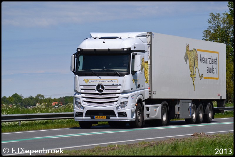 09-BBP-8 Mercedes Actros Koeriersdienst Zwolle-Bor - Rijdende auto's