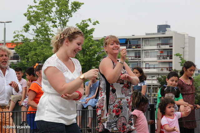 R.Th.B.Vriezen 2013 06 19 2988 PleinFeest OLV van Lourdes school MFC Presikhaven woensdag 19 juni 2013