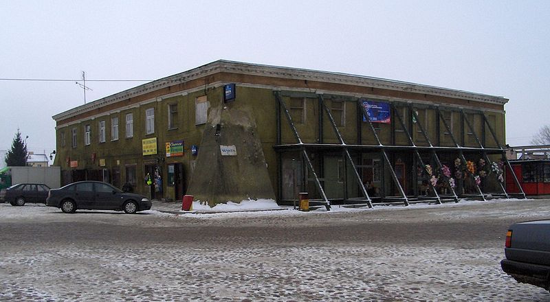 800px-Å»elechÃ³w-ratusz zima - 