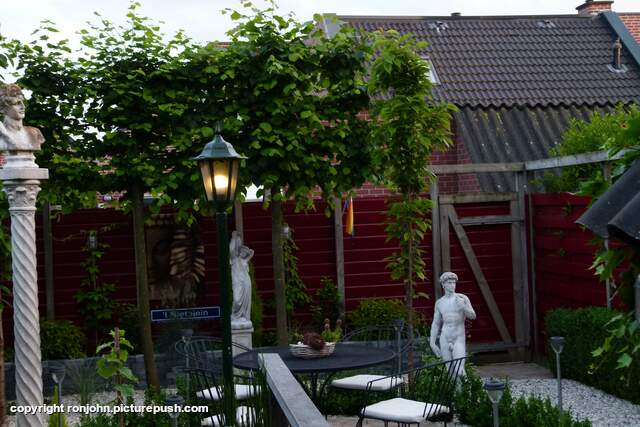 Riet en Hans op bezoek 29-06-13 (74) In de tuin 2013