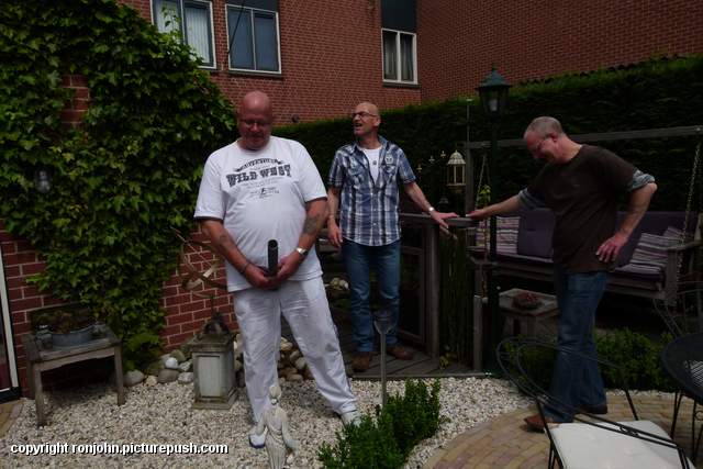 Riet en Hans op bezoek 29-06-13 (11) In de tuin 2013