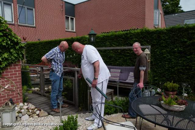 Riet en Hans op bezoek 29-06-13 (08) In de tuin 2013