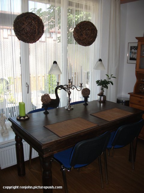 Huis - niewe keukentafel en stoelen 02-08-13 2 In huis 2014