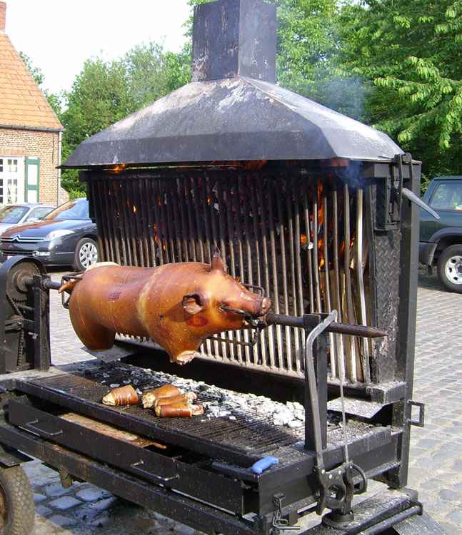 varken aan spit.jpg Afbeelding