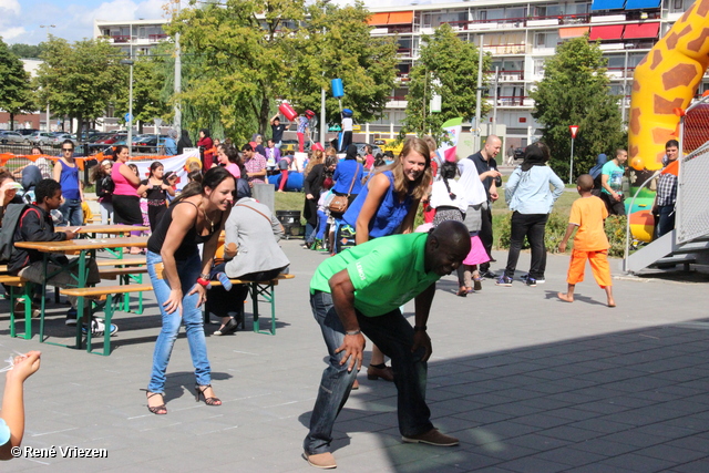 R.Th.B.Vriezen 2013 08 31 5236 Wijkfeest voor iedereen ! Global Festifal Push Rijnstad MFC Presikhaven zaterdag 31 augustus 2013 12-17u