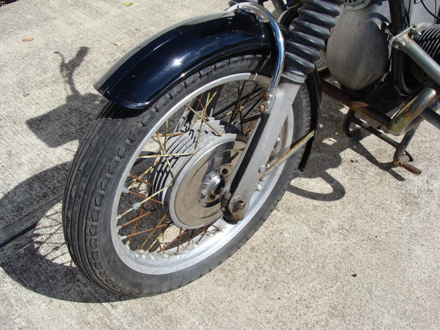 2900674 '70 R50-5, Black 007 P-2900674. 1970 BMW R50/5, Black Project bike. Papers claim 8,000 Miles.