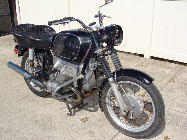 2900674 '70 R50-5, Black 013 P-2900674. 1970 BMW R50/5, Black Project bike. Papers claim 8,000 Miles.