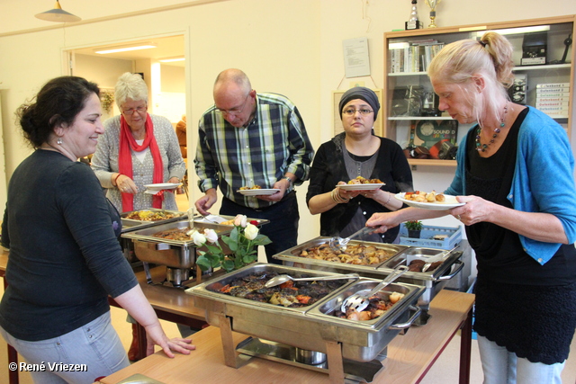 R.Th.B.Vriezen 2013 09 20 6651 Wijkplatform Presikhaaf oost-west Buffet en Afscheid Karin opbouwwerker Presikhaaf vrijdag 20 september 2013