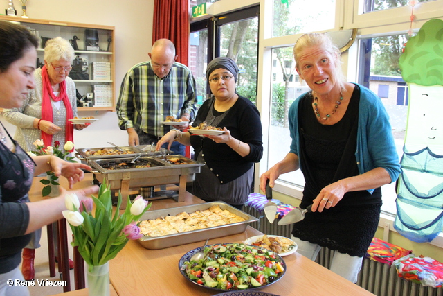 R.Th.B.Vriezen 2013 09 20 6655 Wijkplatform Presikhaaf oost-west Buffet en Afscheid Karin opbouwwerker Presikhaaf vrijdag 20 september 2013