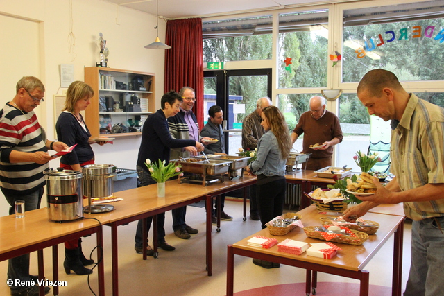 R.Th.B.Vriezen 2013 09 20 6672 Wijkplatform Presikhaaf oost-west Buffet en Afscheid Karin opbouwwerker Presikhaaf vrijdag 20 september 2013