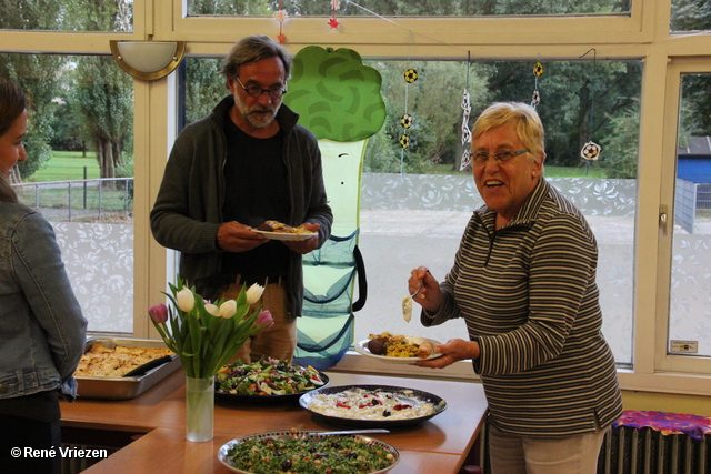 R.Th.B.Vriezen 2013 09 20 6687 Wijkplatform Presikhaaf oost-west Buffet en Afscheid Karin opbouwwerker Presikhaaf vrijdag 20 september 2013