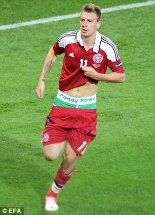 article-0-139816B8000005DC-281 306x423 - 