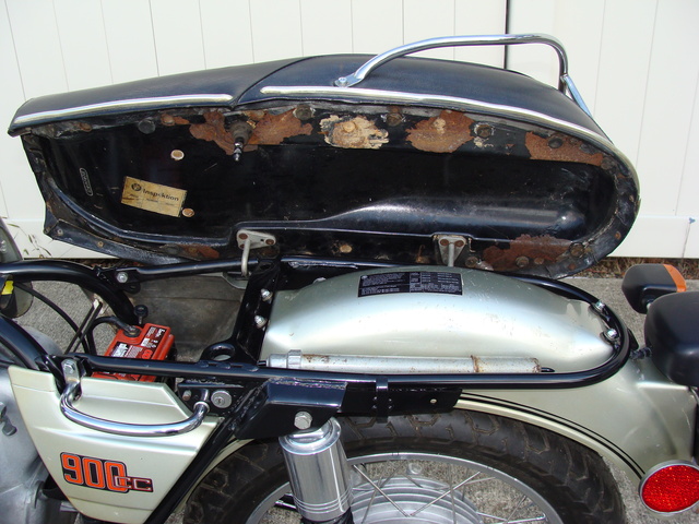 4962215 '76 R90-6, Silver 011 4962215 ’75 R90/6, Silver. 24 Ltr. Fuel Tank. 10 K Service, plus complete end to end Mechanical Rehab. Under 37,000 Miles.